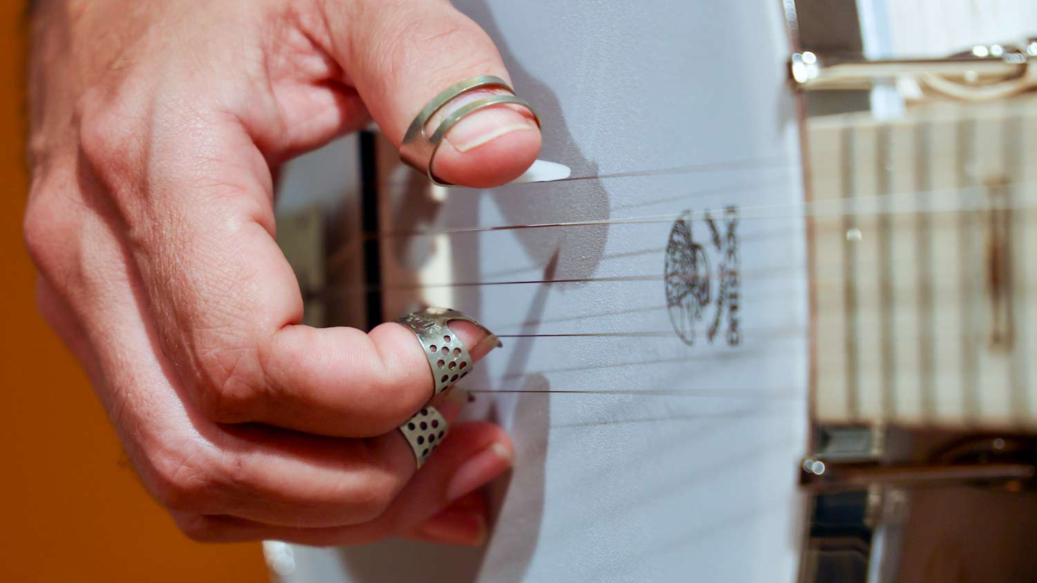 how-to-wear-your-banjo-picks
